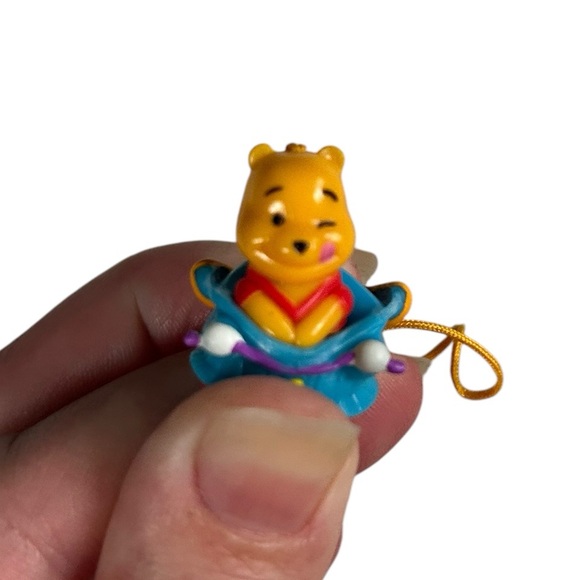 Winnie The Pooh Peek-a-Poo Circus Fun Tightrope Walking Pooh Charm Capsule Toy - Picture 3 of 7